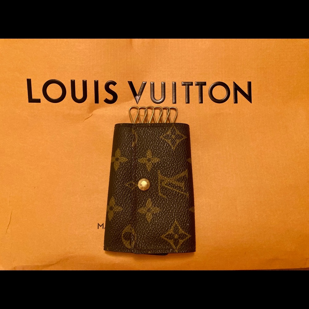 Authentic Traditional Brown Louis Vuitton 6 Key Chain Holder
